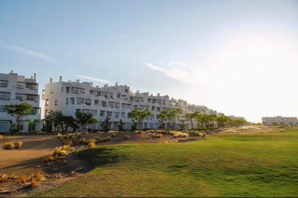 Vista Al Golf * Roldan